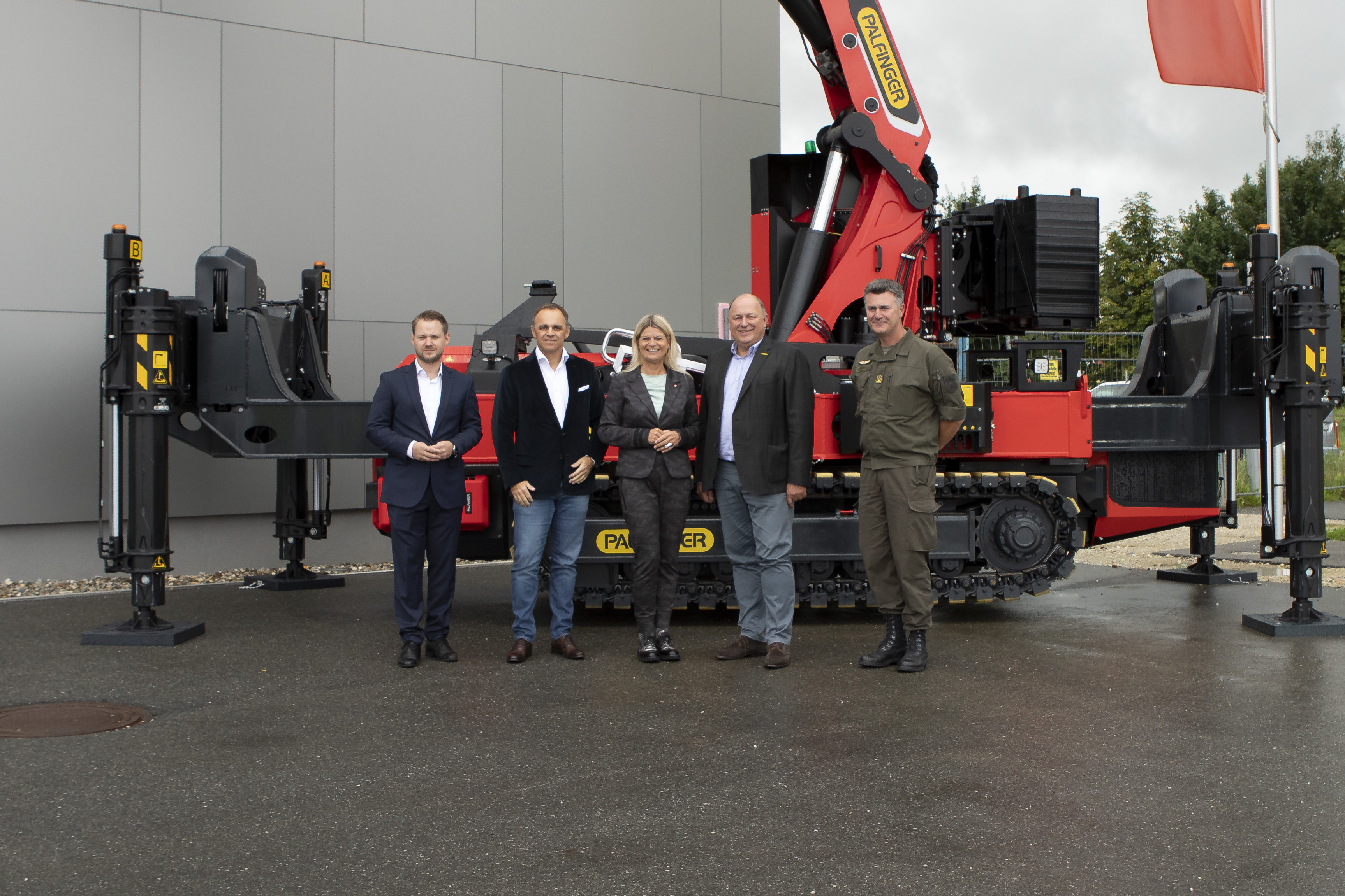 Besuch von BM Tanner am PALFINGER-Standort Lengau.jpg