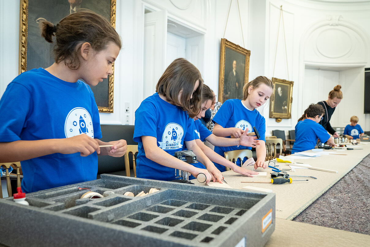 Am 25. Juni weckte der Kindertag der Industrie inklusive PALfuture-Lab Begeisterung an der Welt der Technik..jpg
