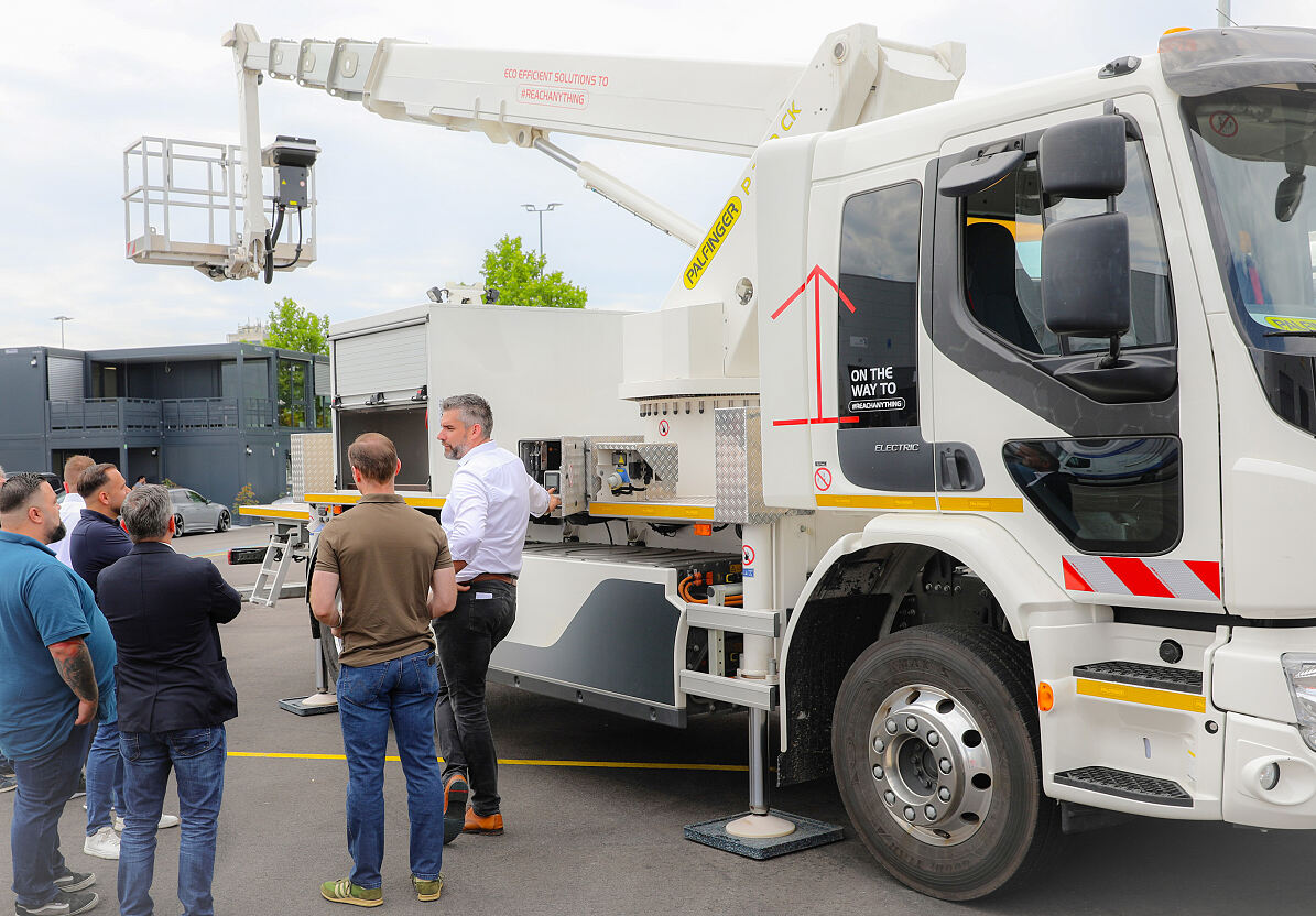 Beim Eröffnungsevent am 6. Juni in Himberg konnten Besucherinnen und Besucher die PALFINGER Hubarbeitsbühnen hautnah erleben. .jpg