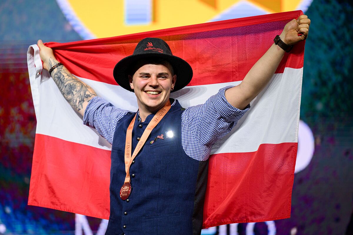Daniel Schinagl hat bei PALFINGER in Lengau seine Lehre in Metalltechnik mit dem Hauptmodul Schweißtechnik absolviert. Bei den EuroSkills 2025 gewann er die Bronzemedaille im Schweißen..jpg