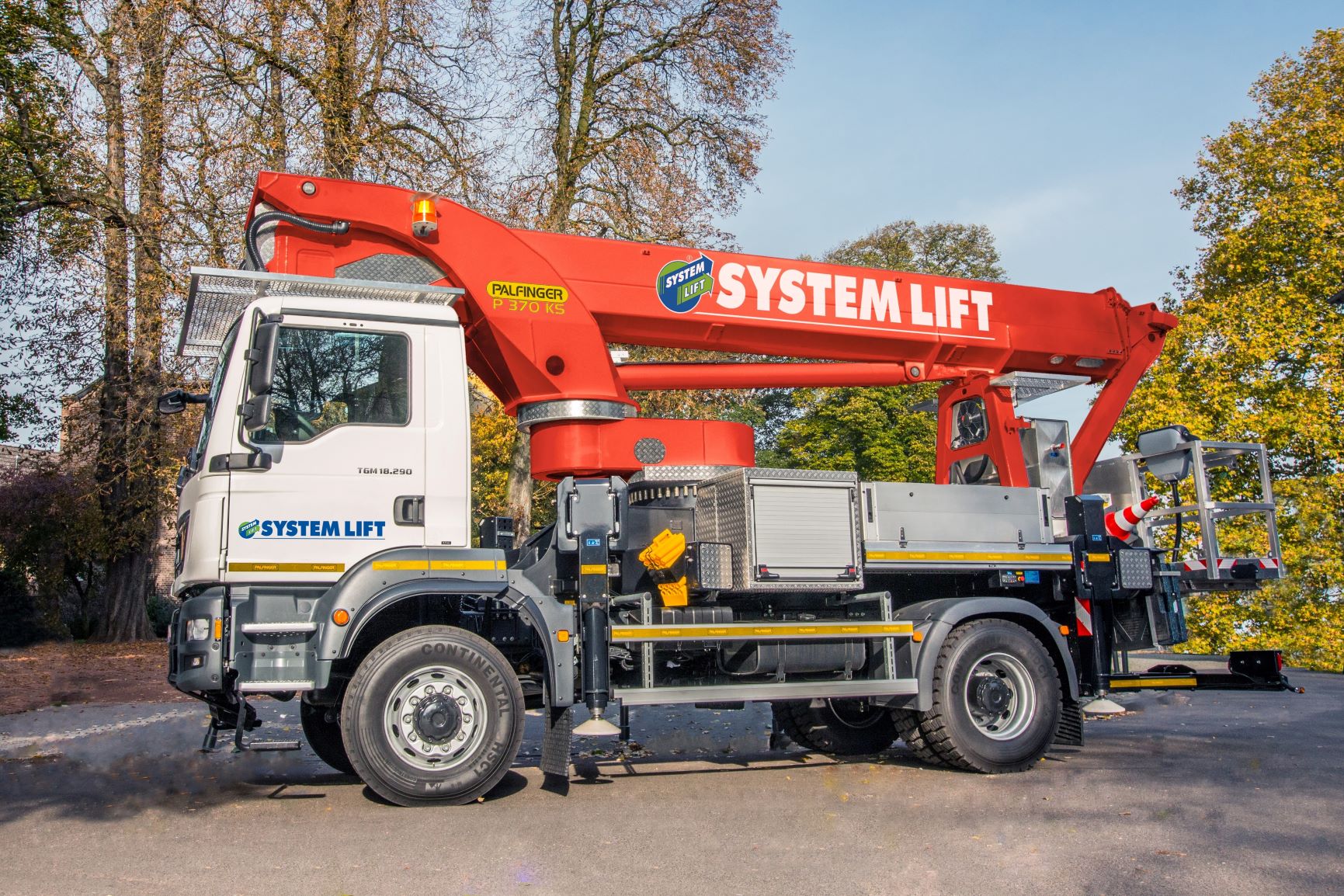 P 370_side_SL_Brand_fin_web.jpg