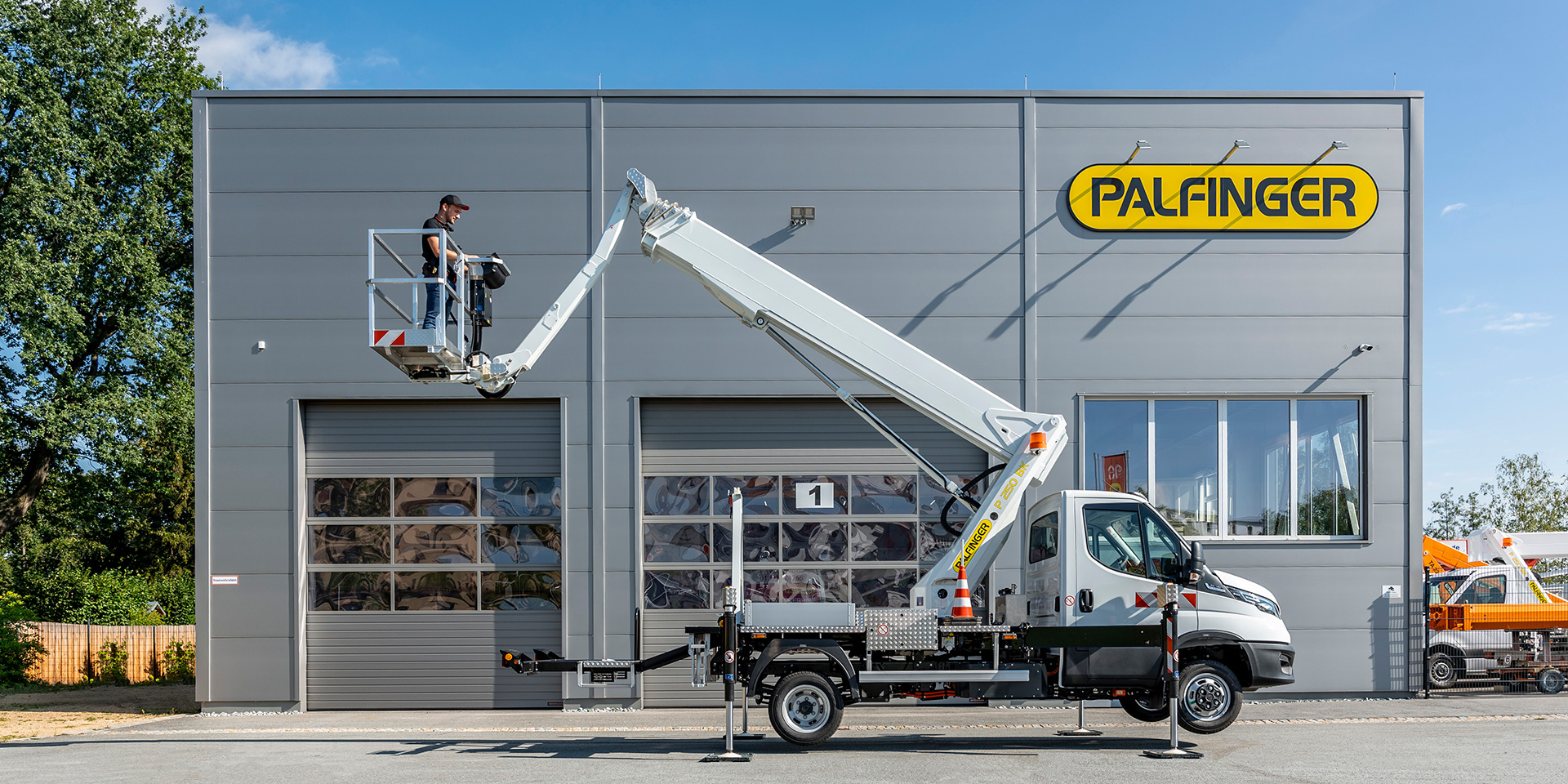 P 250 BK_eDRIVE_header.jpg