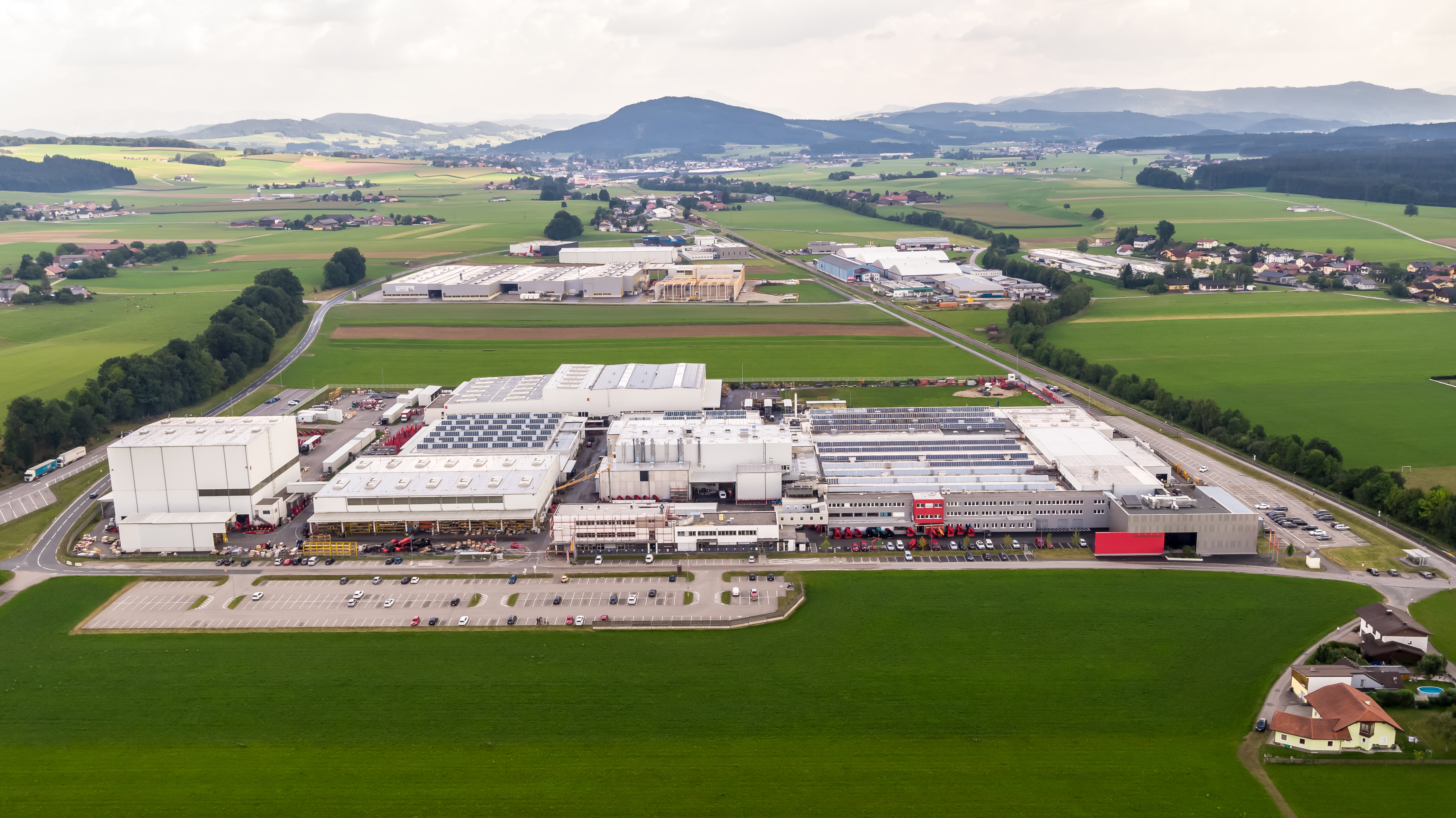 PALFINGER_Factory_Lengau_Drone_2.jpg