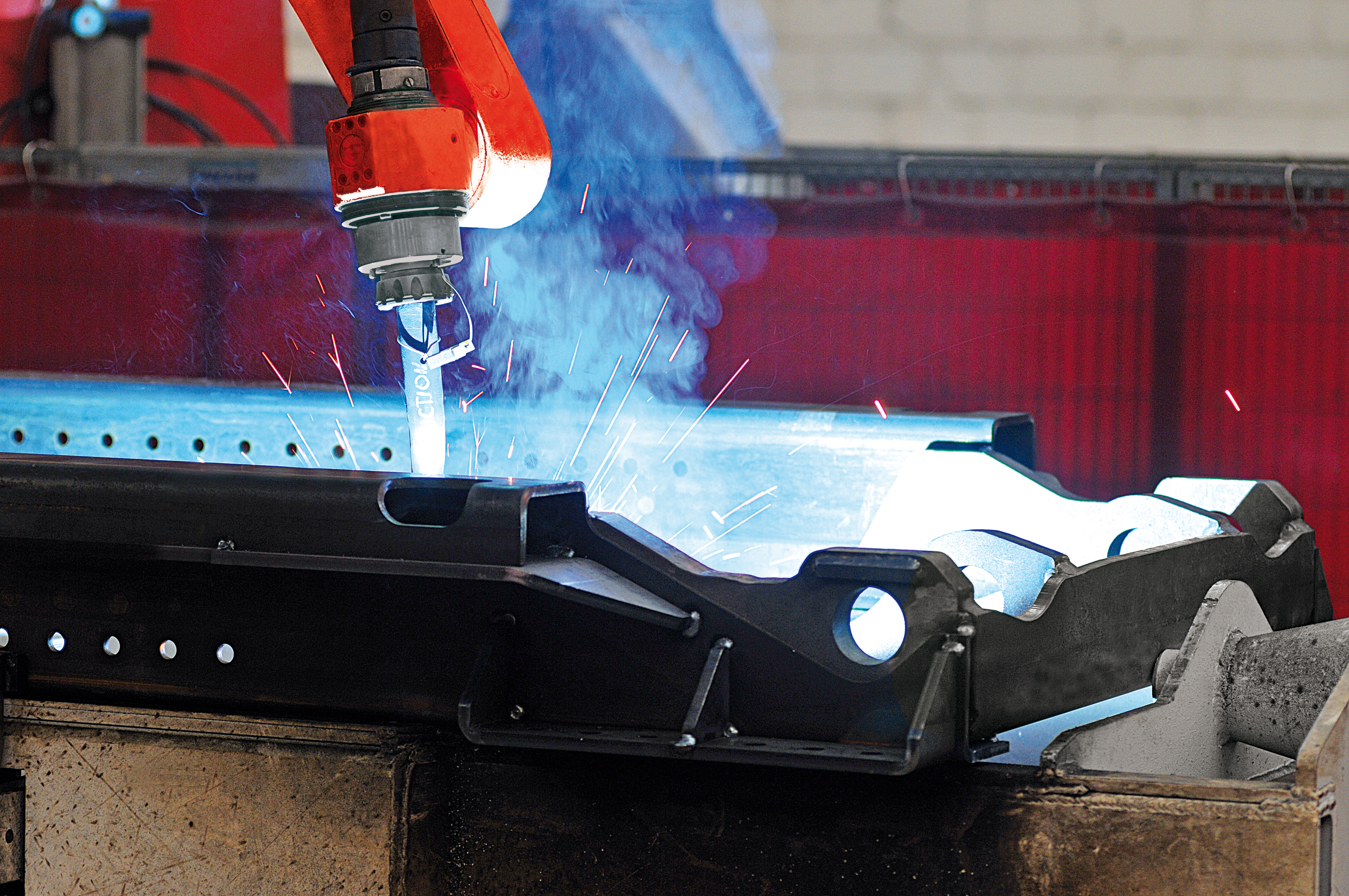 PALFINGER_Hooklifts_welding robot_17.jpg