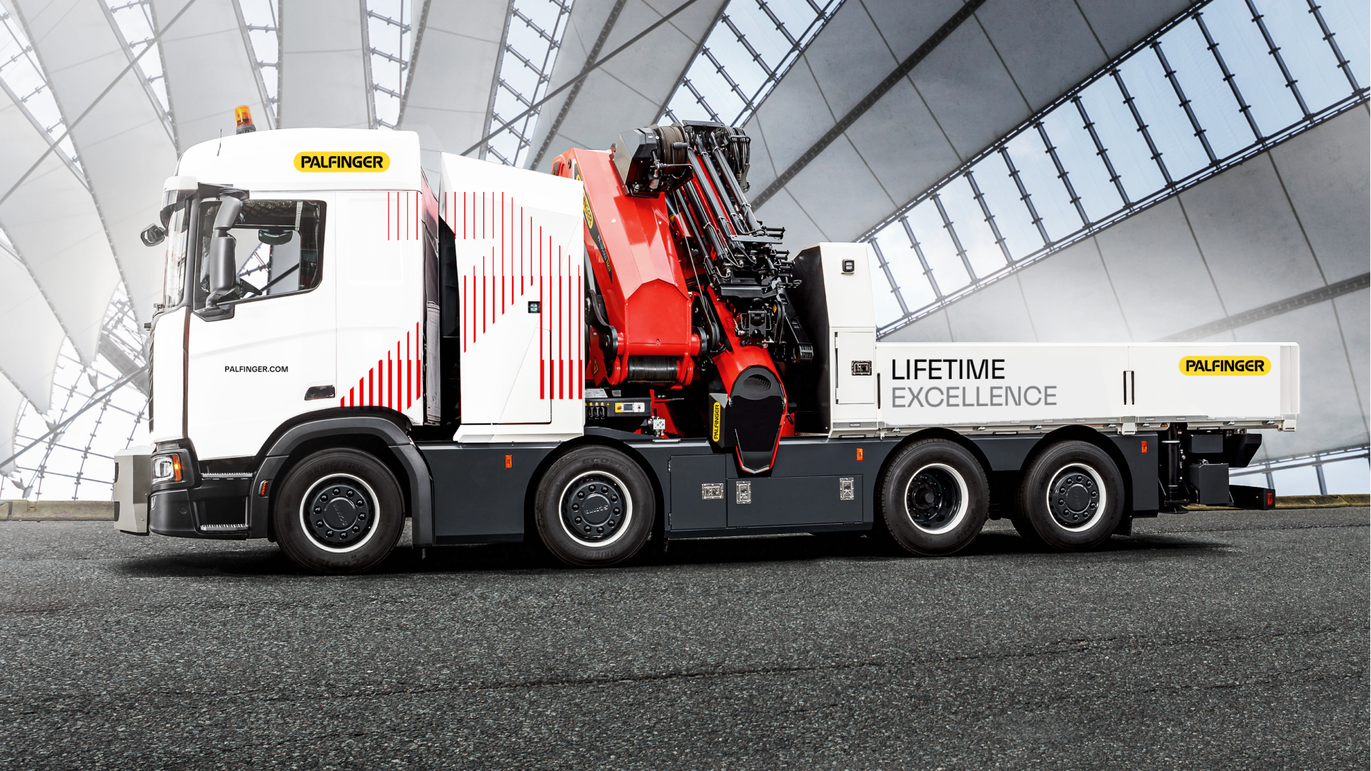 Lifetime Excellence: Mit dem neuen Markendesign schärft PALFINGER seine Identität und stärkt seine Position als Premium-Lösungsanbieter. Copyright: PALFINGER	Lifetime Excellence: With its new brand design, PALFINGER sharpens its identity and strengthens its position as a premium solution provider. Copyright: PALFINGER