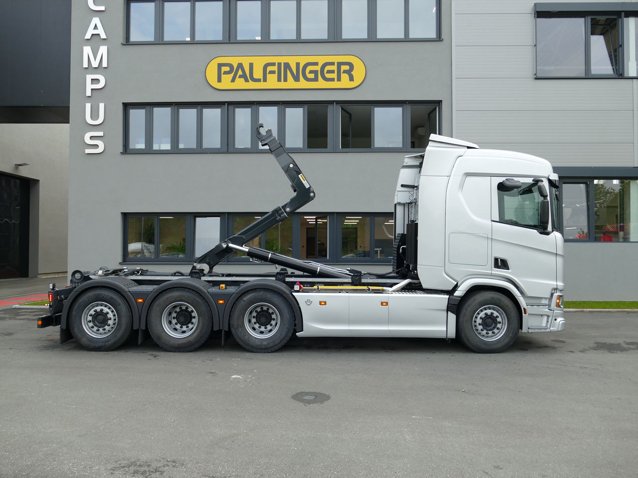 Factory Installation Hookloader