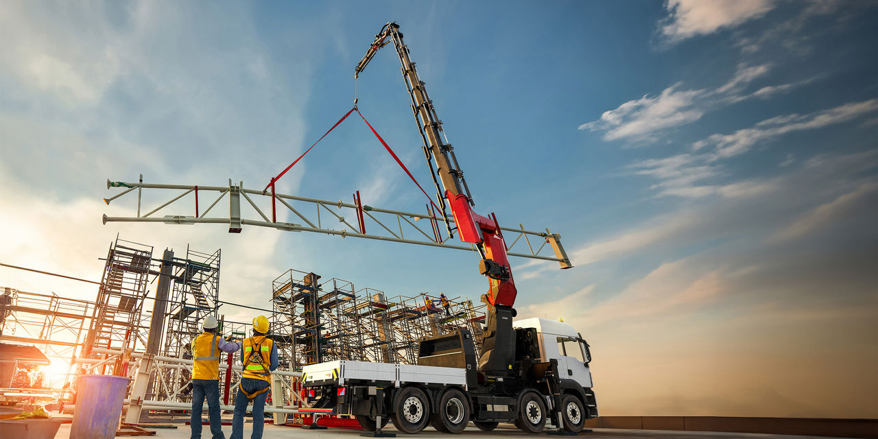 I progetti energetici e infrastrutturali richiedono una robustezza e un'affidabilità senza compromessi.  Ecco perché i nostri partner in tutto il mondo possono rilassarsi, quando sanno che un'attrezzatura prodotta da PALFINGER sta lavorando per loro sul campo.  