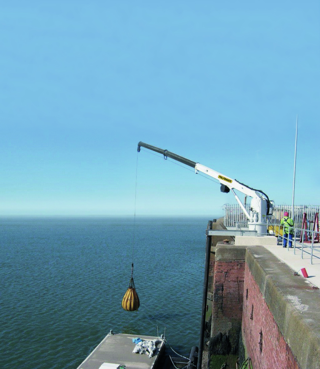 Telescopic boom crane PTM 600