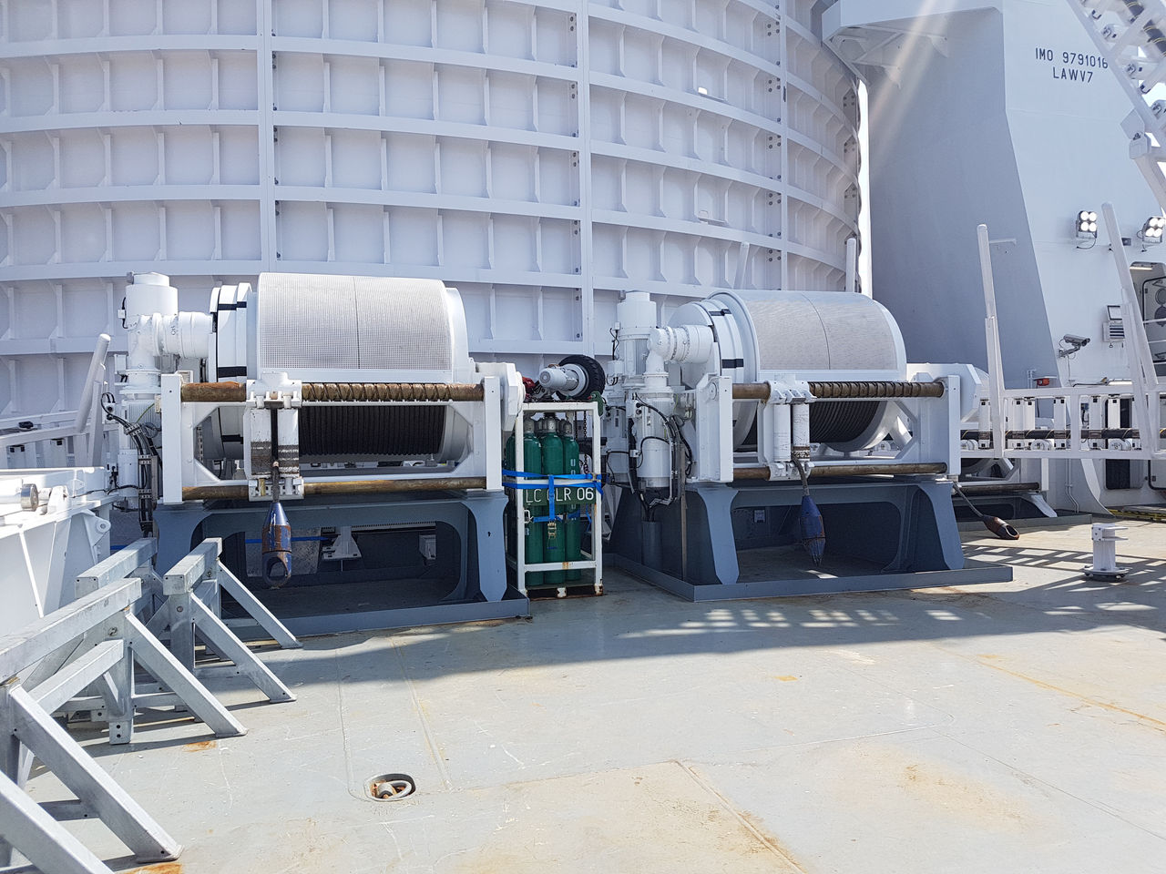 Abandon and recovery winches